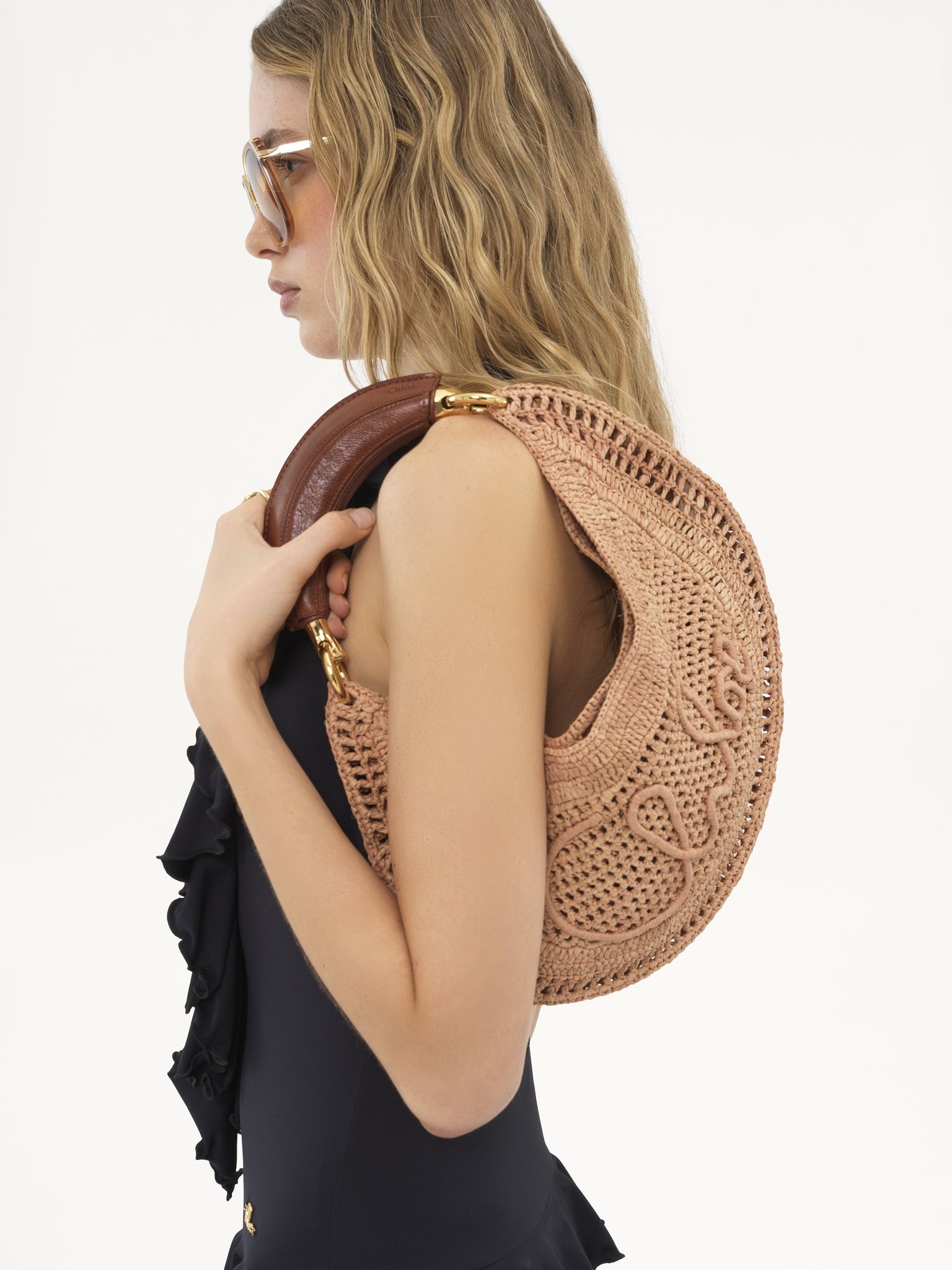 SUMMER BANANA HOBO BAG IN RAFFIA - 2