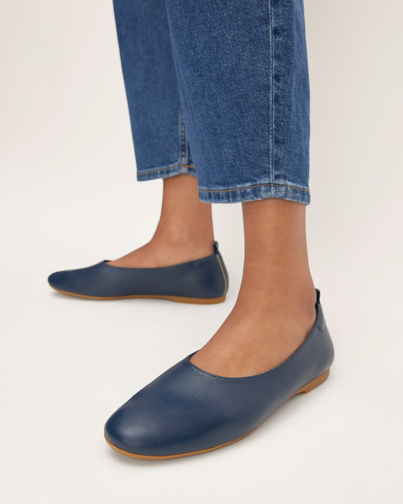 EVERLANE THE DAY GLOVE outlook