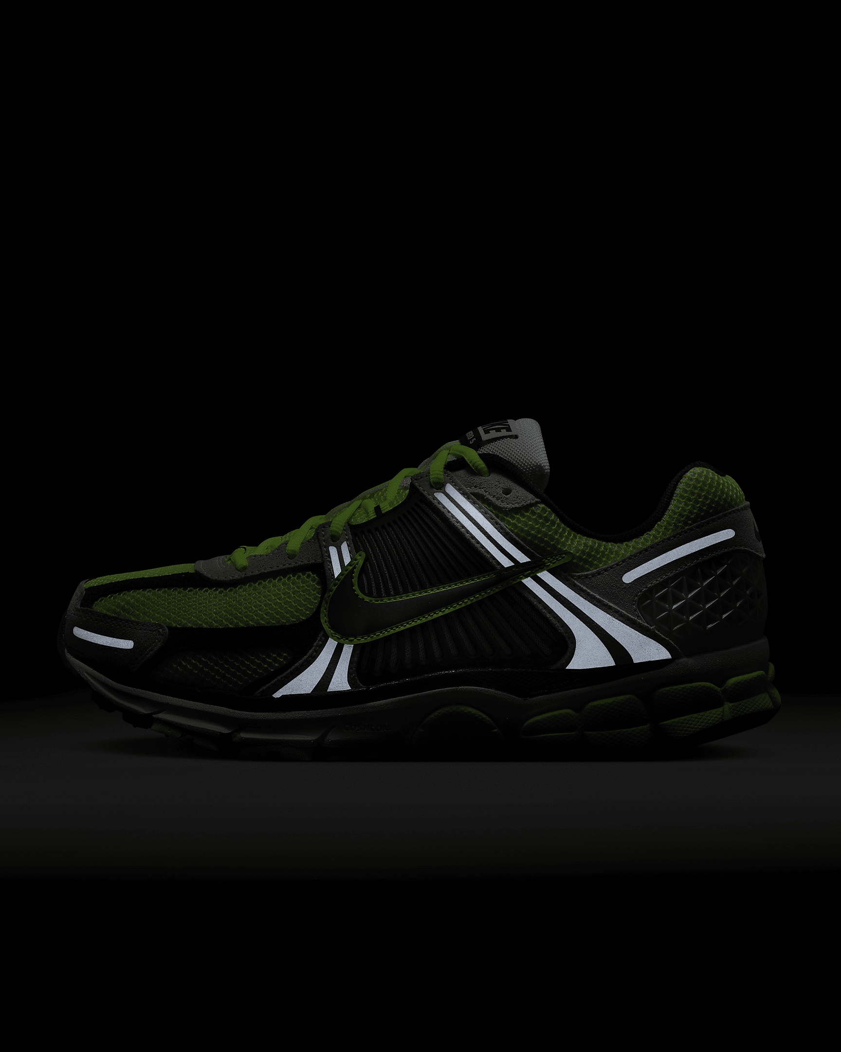 Nike Men's Zoom Vomero 5 Shoes - 11
