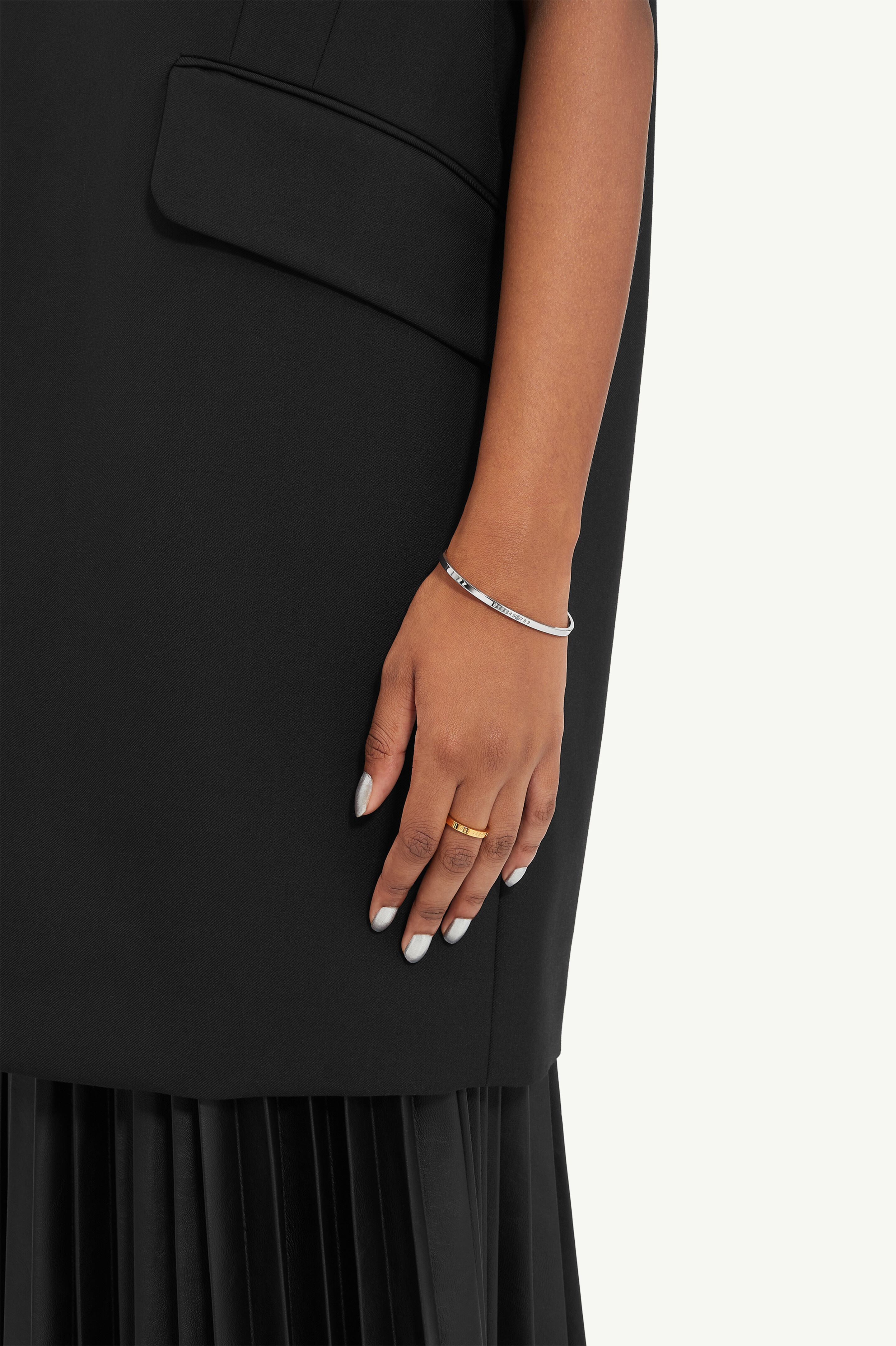 ブレスレット (W) MM6 Maison Margiela Numeric Signature Cuff Bracelet MM6 Maison Margiela Numeric Engraved Cuff Bracelet | Silver