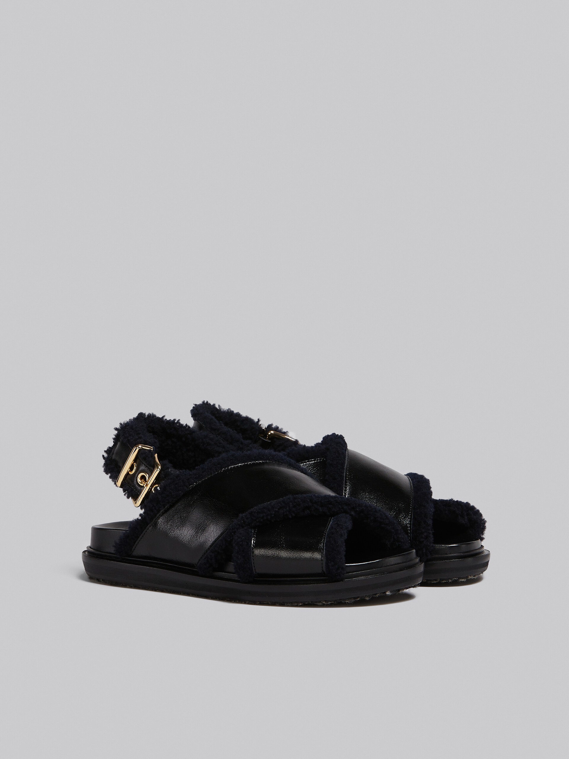 BLACK LEATHER AND MERINOS FUSSBETT - 2