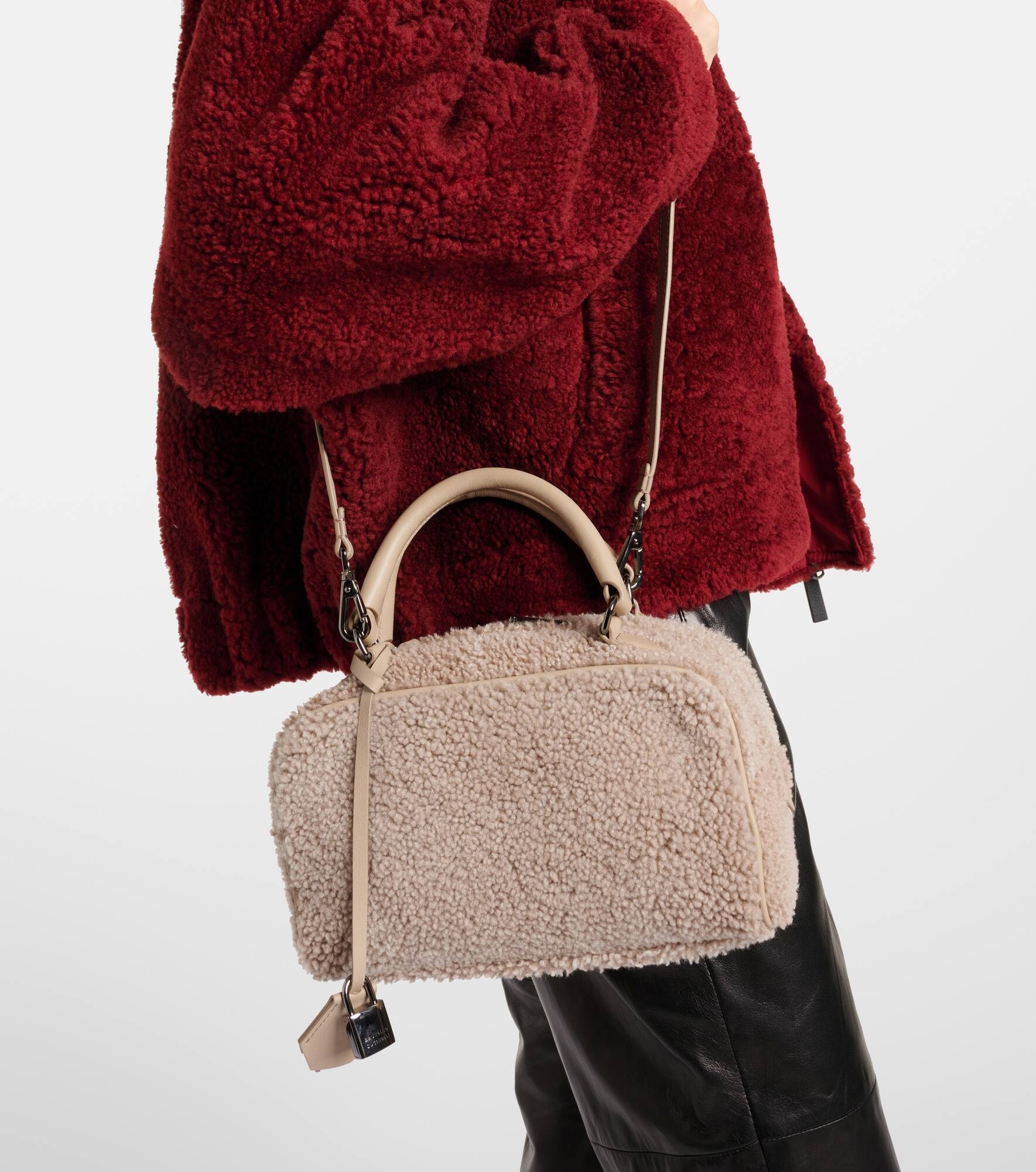 Leather-trimmed shearling tote bag - 2