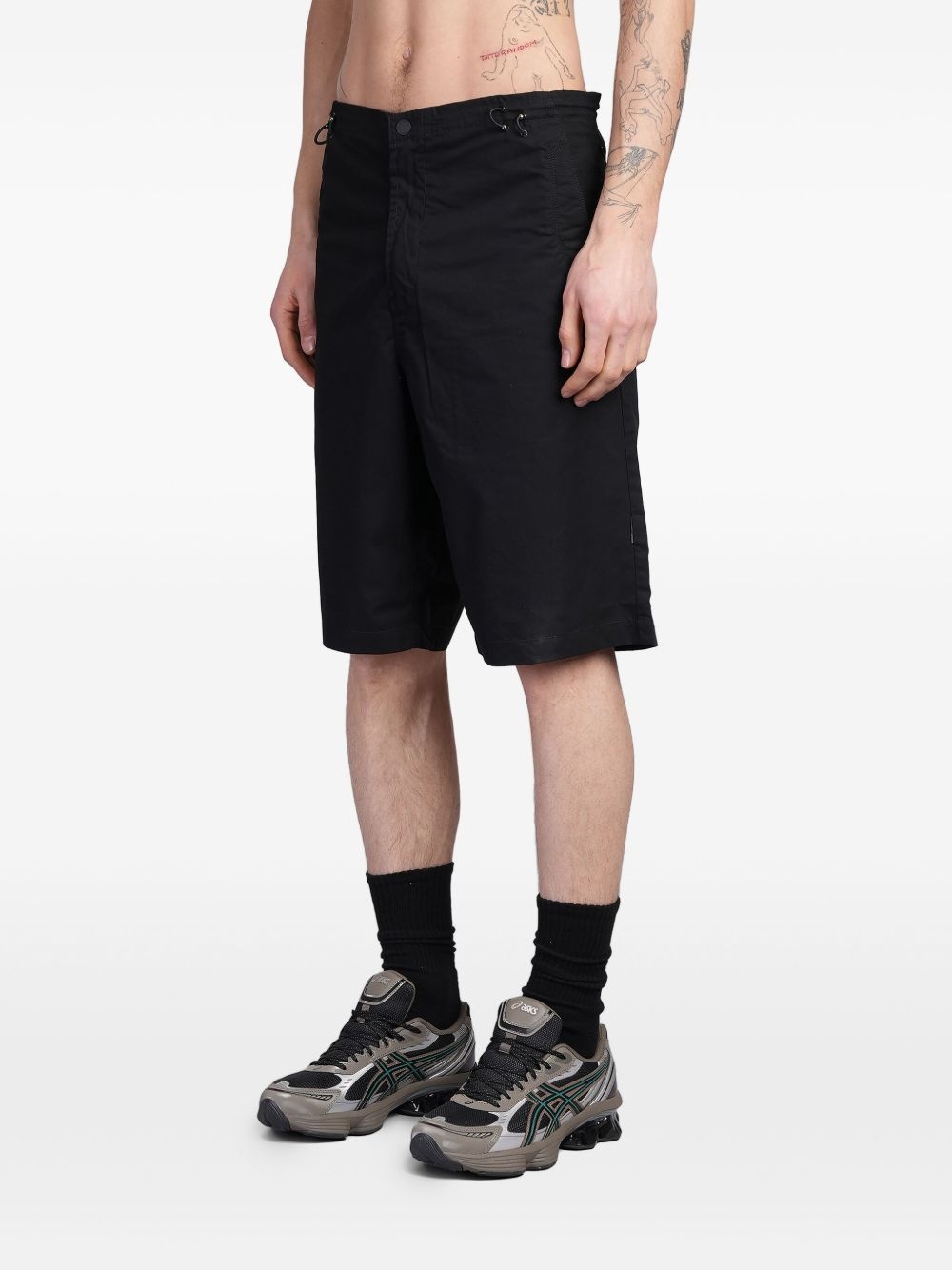 below-knee shorts - 3