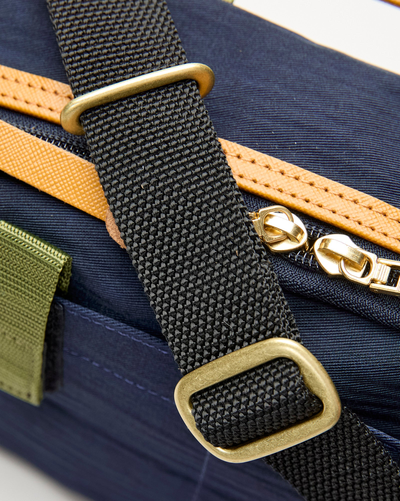 Link Shoulder Bag v2 in Navy - 6