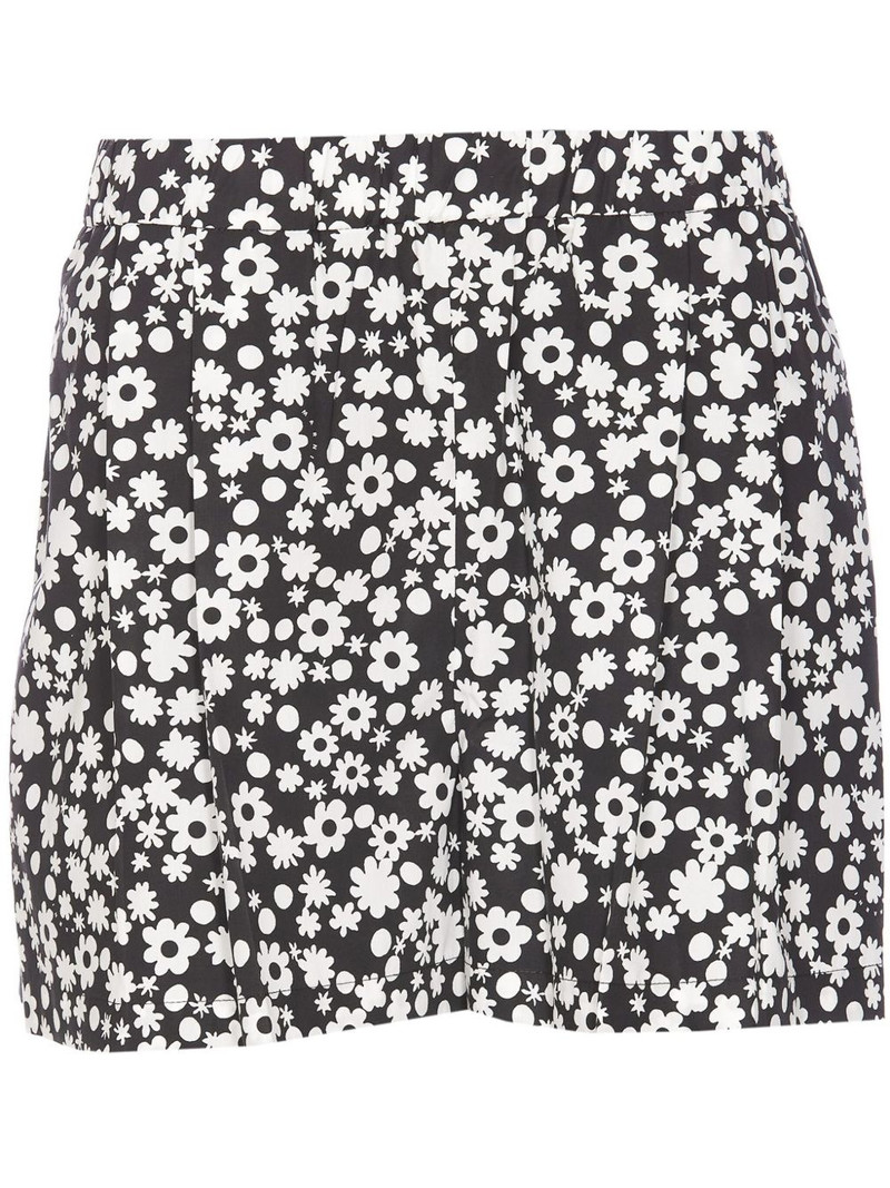 floral-print shorts 1