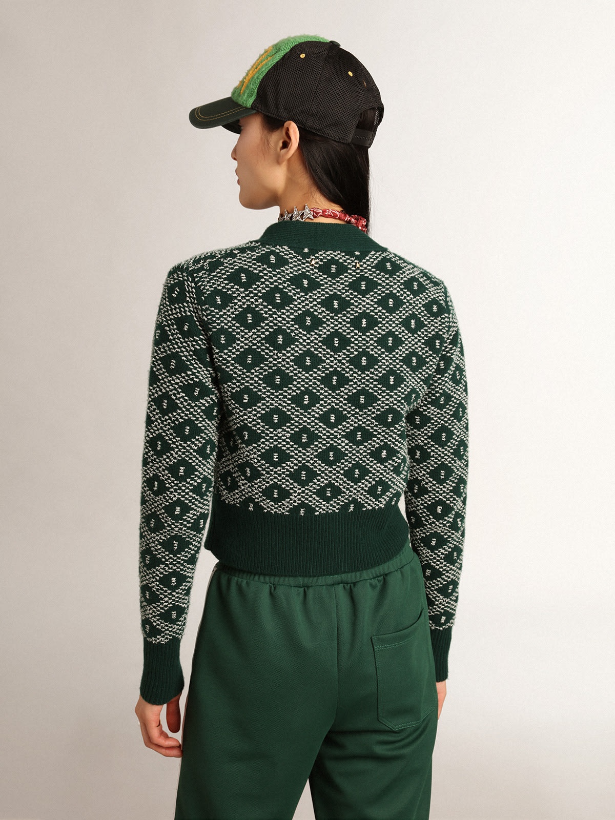 Women's cropped cardigan with green and white jacquard diamond pattern - 4