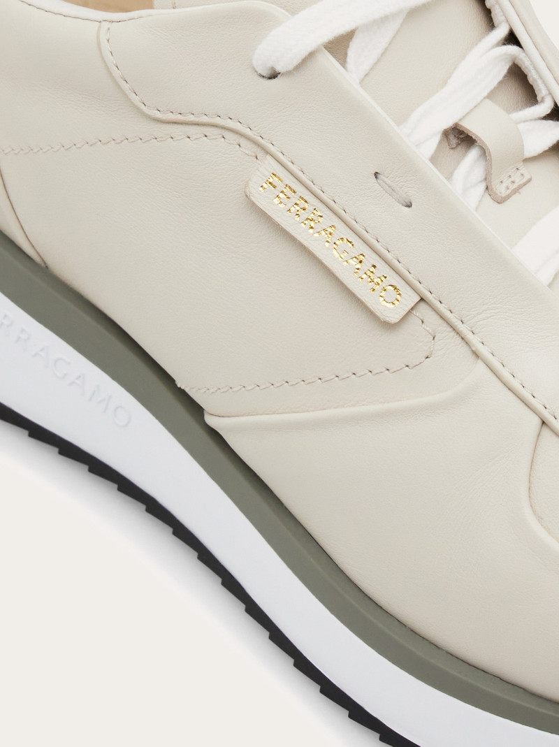 Low cut sneaker 7
