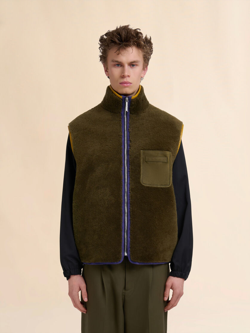DEEP GREEN SHEARLING VEST WITH LEATHER PIPING - 2