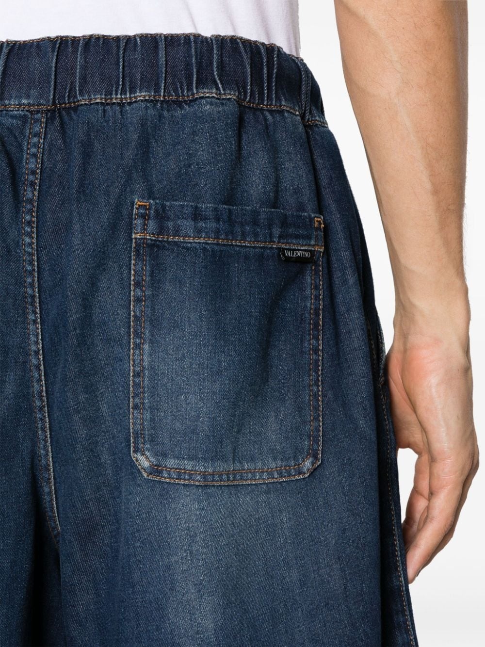 elasticated-waistband denim shorts - 5