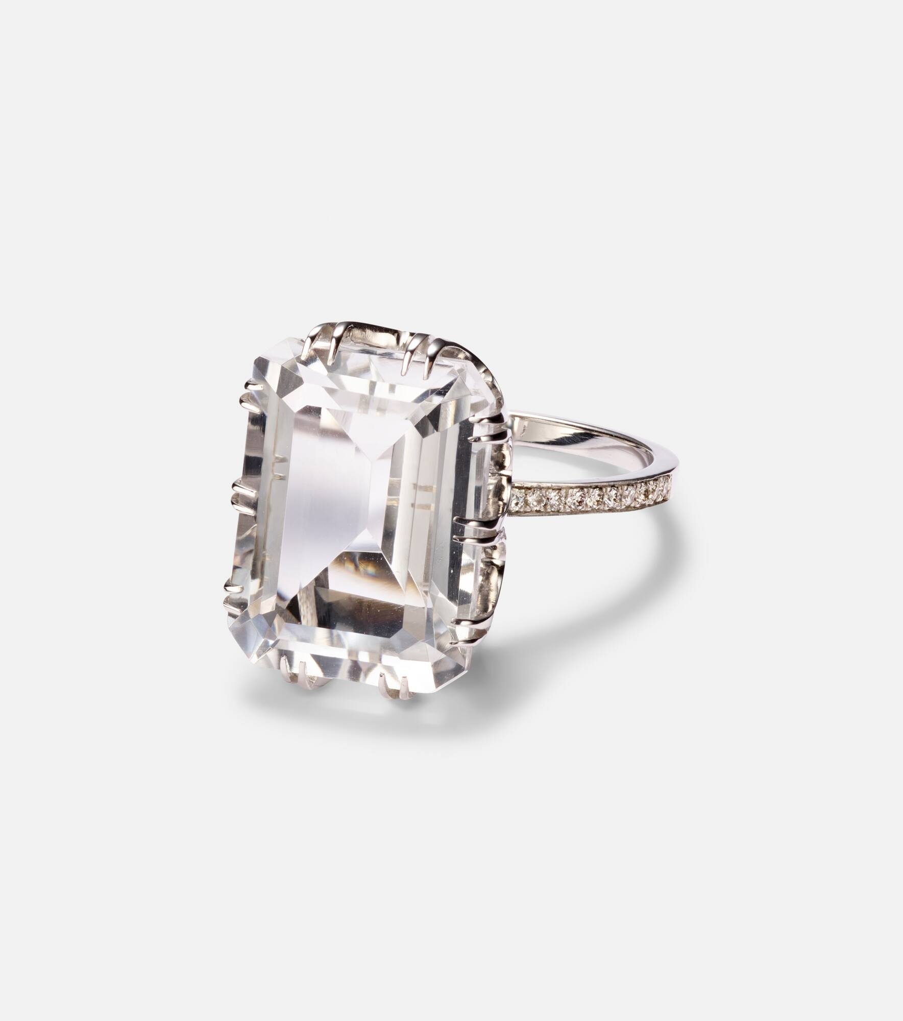 Oblong 18kt white gold ring with topaz and diamonds - 1