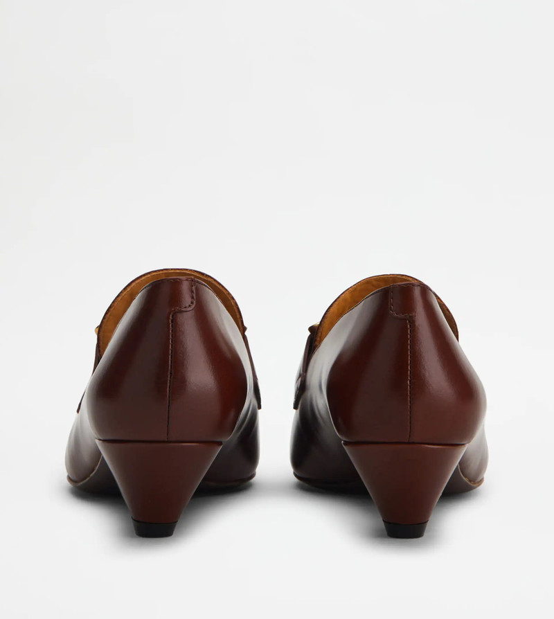 Tod's HEELED LOAFERS IN LEATHER - BROWN outlook