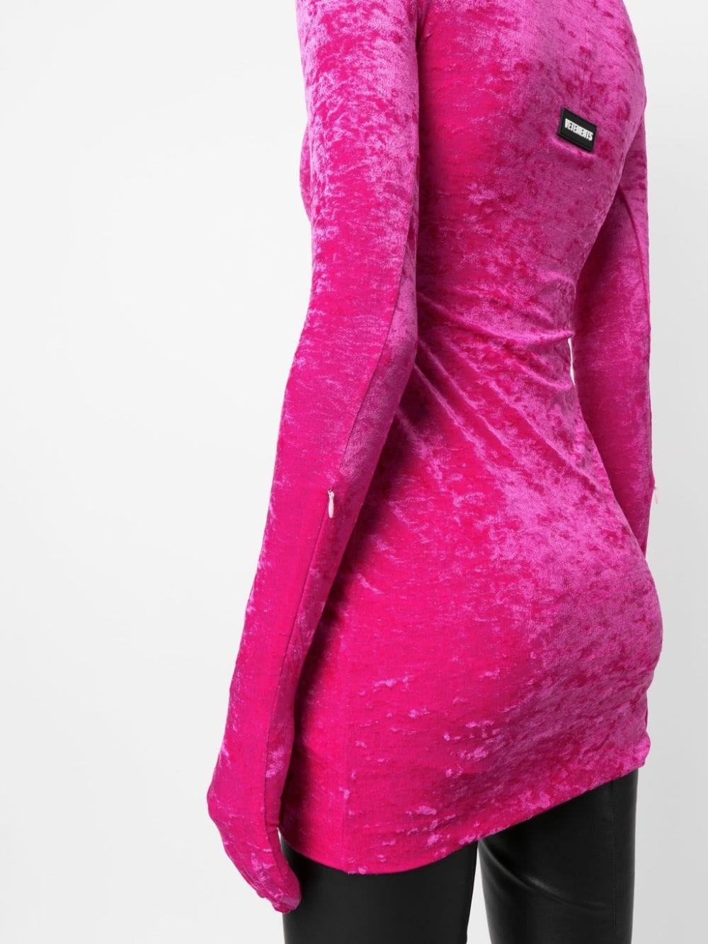 velvet glove-sleeve minidress - 8