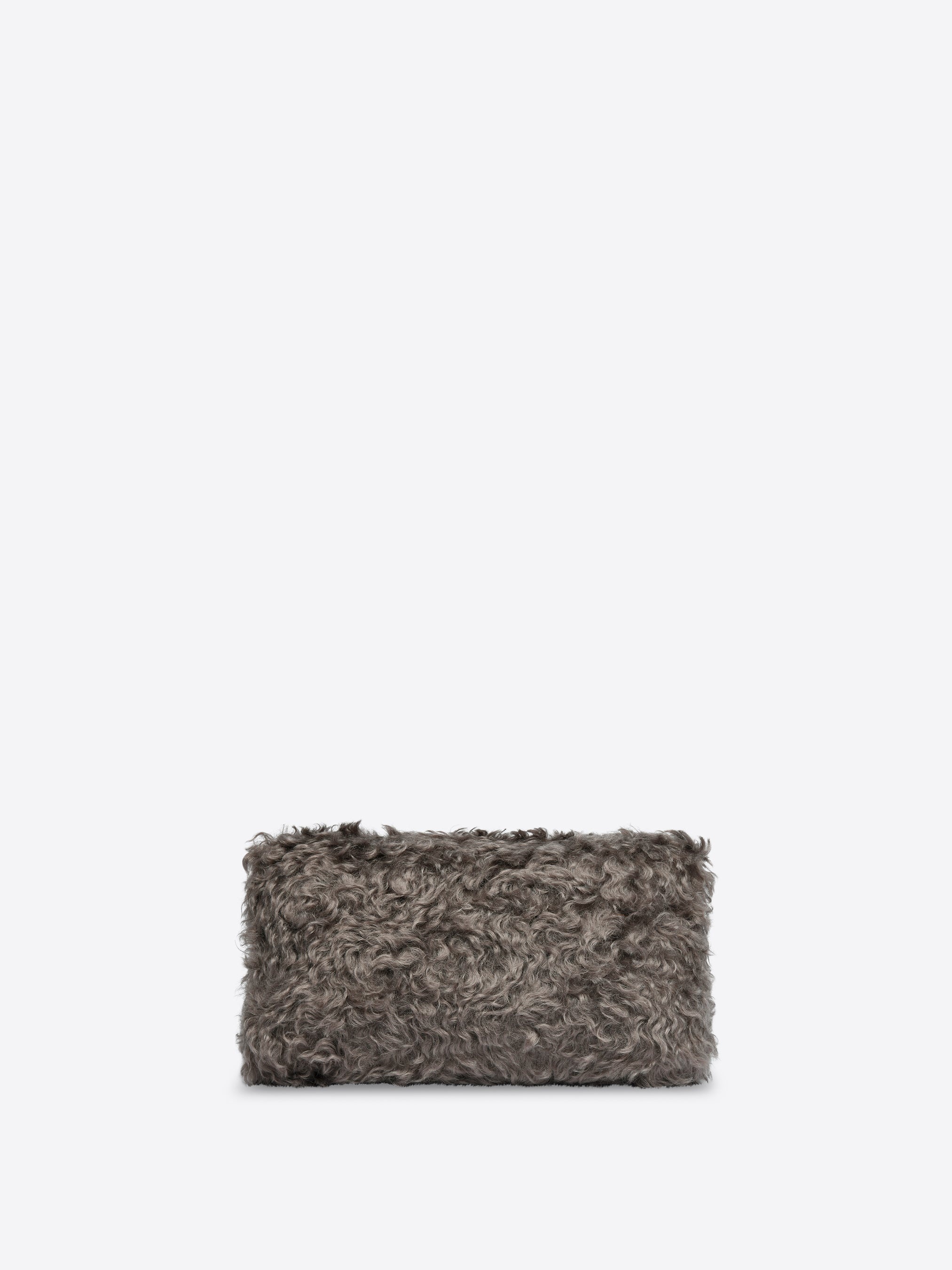 FLUFFY CLUTCH - 4