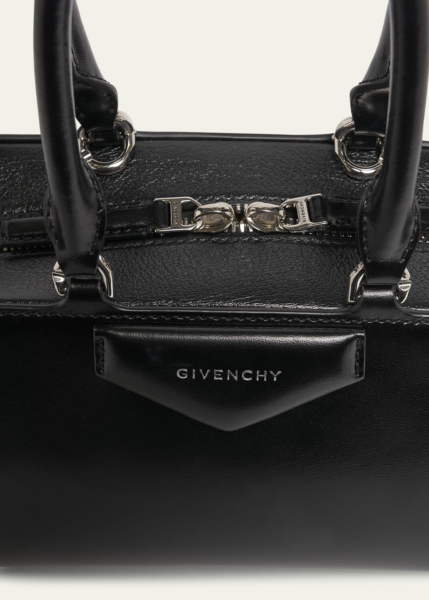 Antigona Small Top-Handle Bag in Leather - 4