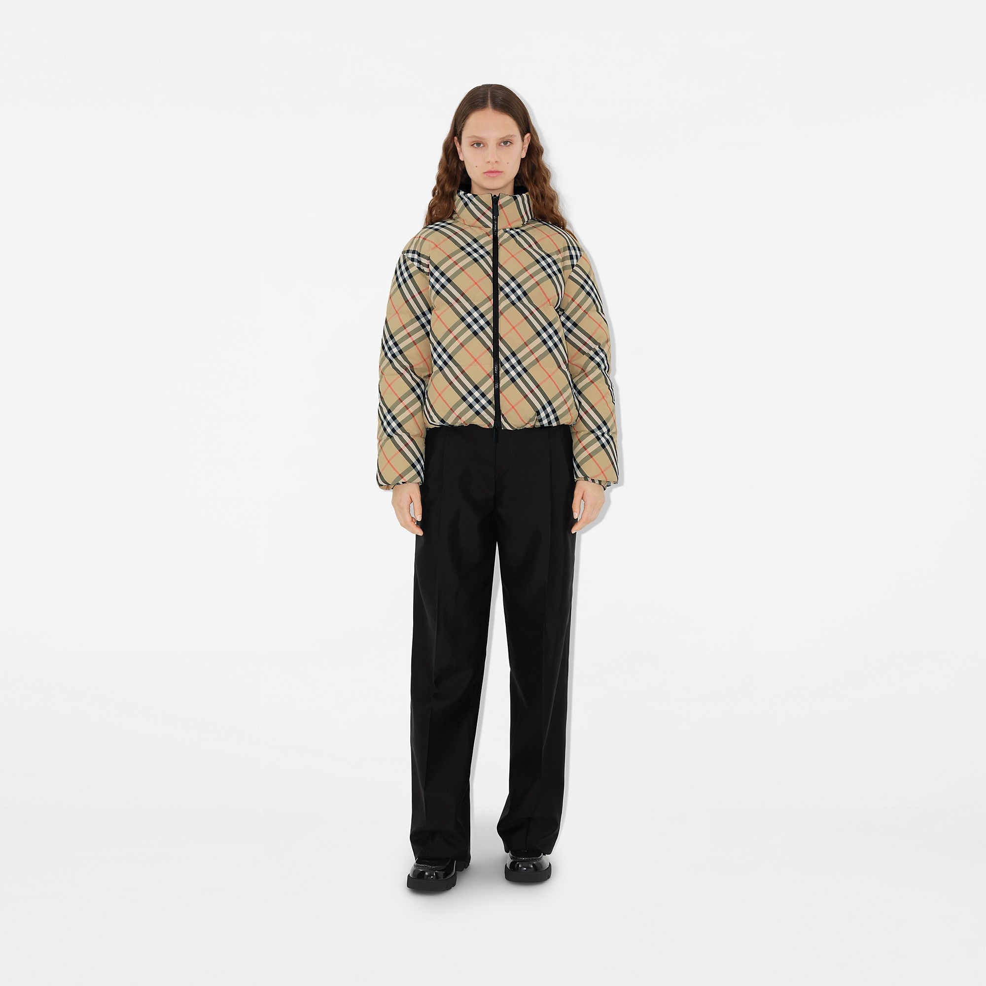【BURBERRY】Cropped Reversible Check Puffer Jacket Burberry Women's Check Cropped Puffer Jacket Dark Birch