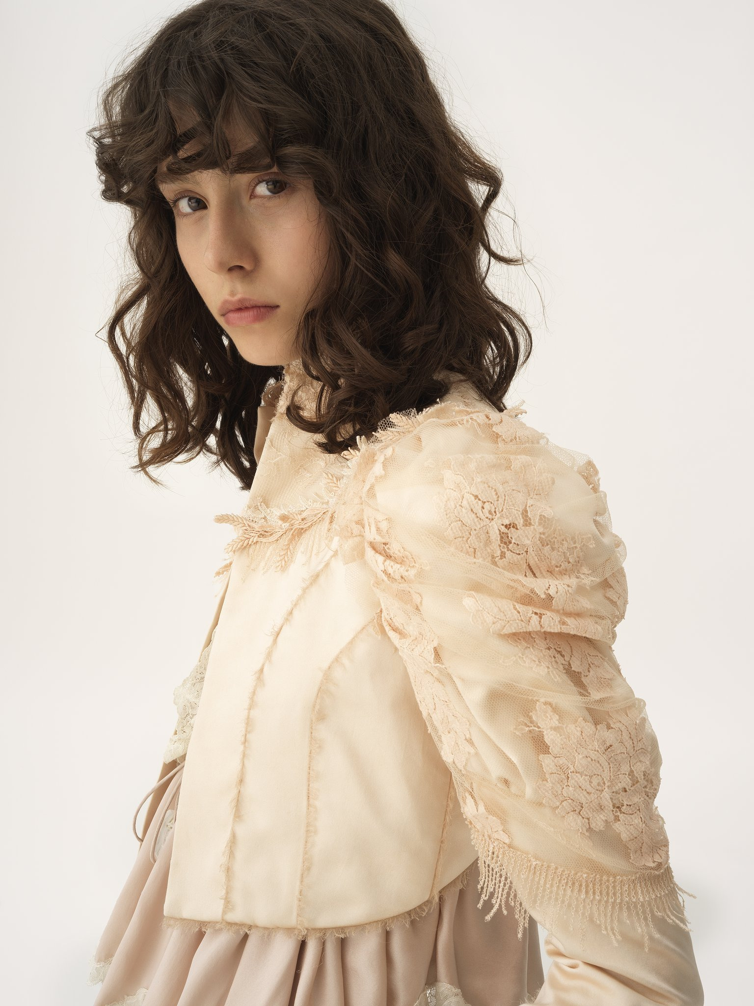 CROPPED FITTED JACKET IN SILK DUCHESS SATIN & LACE - 7