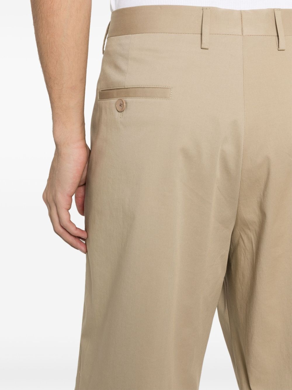 Pegaso-embroidery pressed-crease shorts - 5