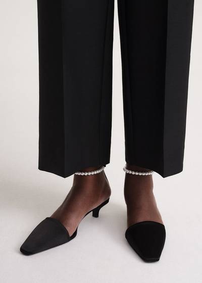 Totême The Pearl Pump black outlook