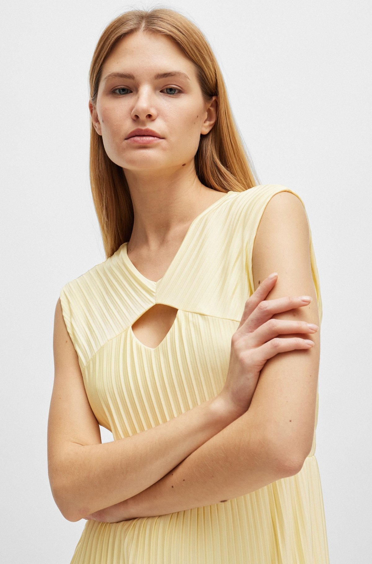 SLEEVELESS DRESS IN HIGH-SHINE PLISSÉ FABRIC - 4