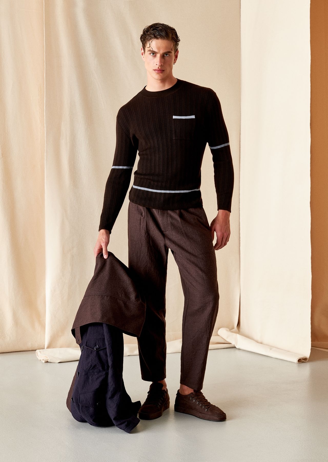 Single-darted, crinkled wool flannel trousers - 6