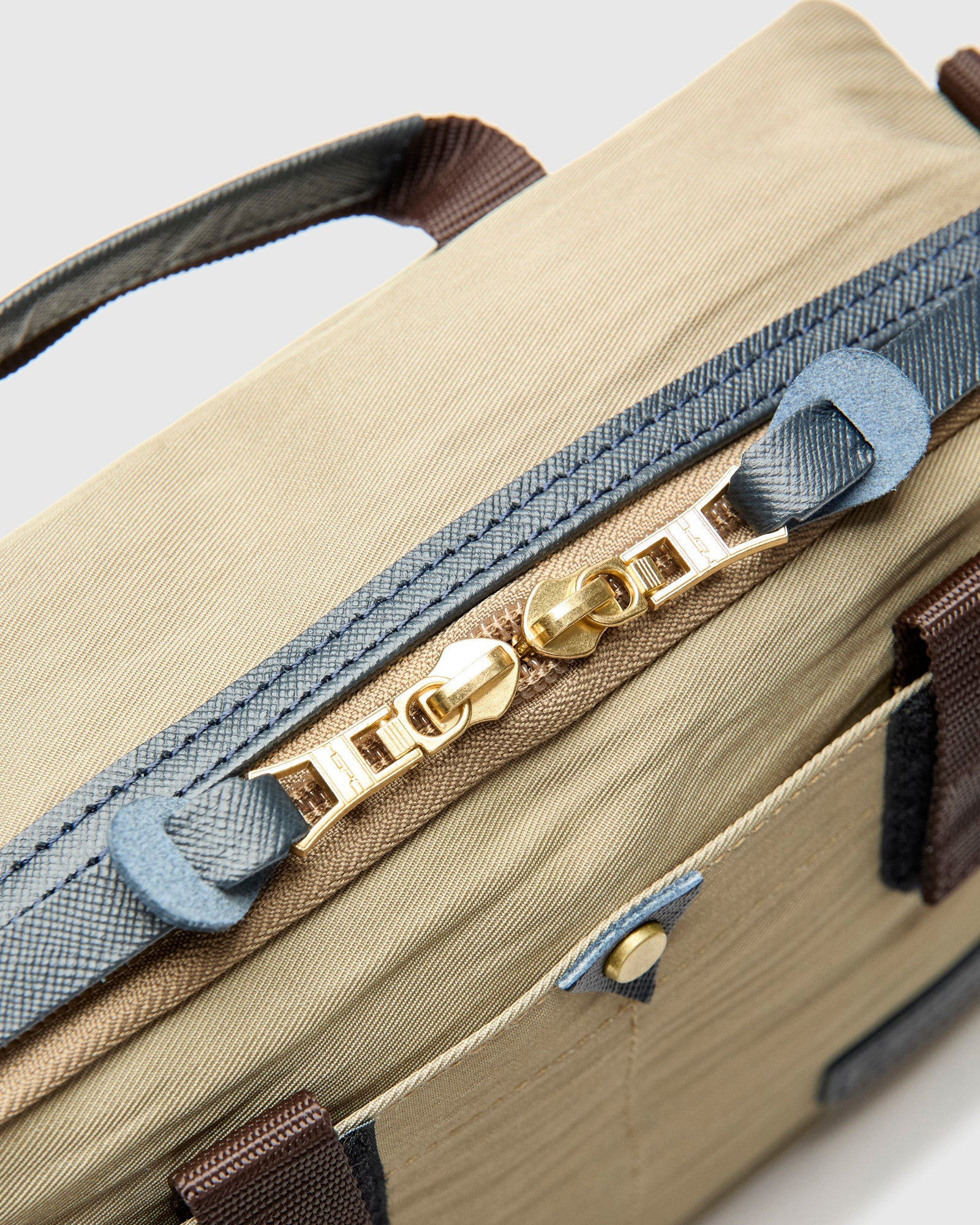Link Shoulder Bag v2 in Beige - 5