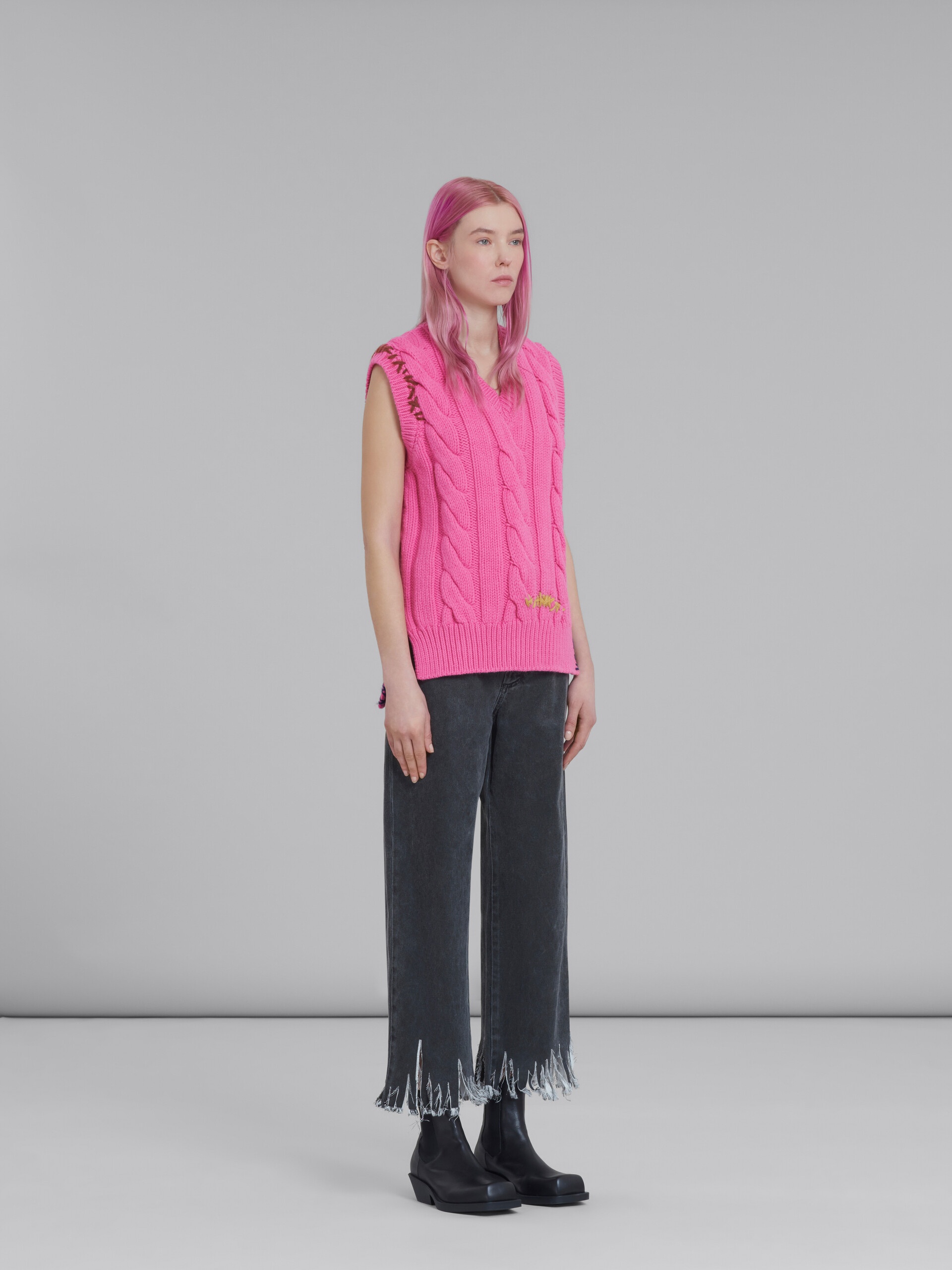FUCHSIA CABLE-KNIT VEST - 5