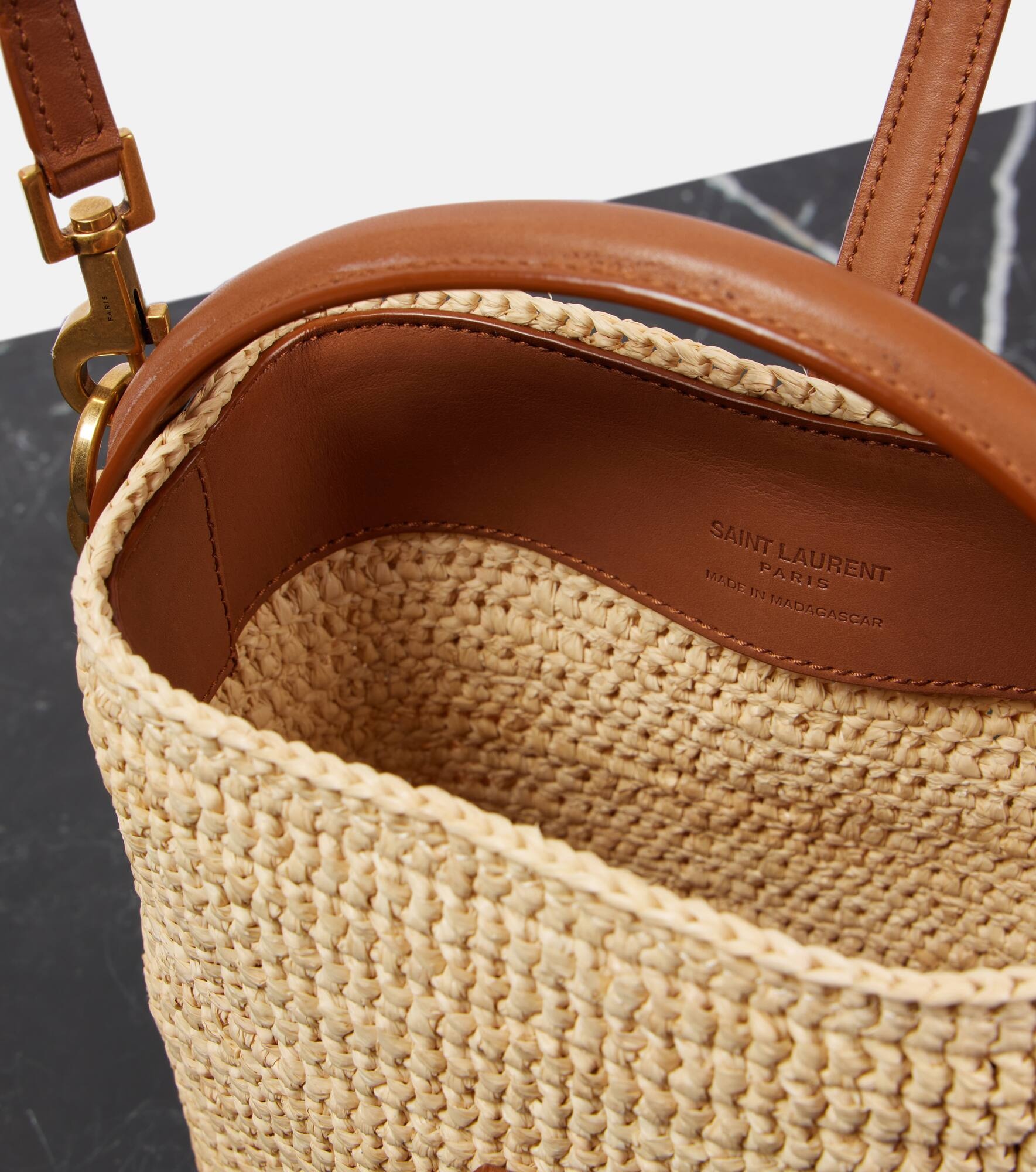 Le 37 Mini leather-trimmed raffia bucket bag - 3