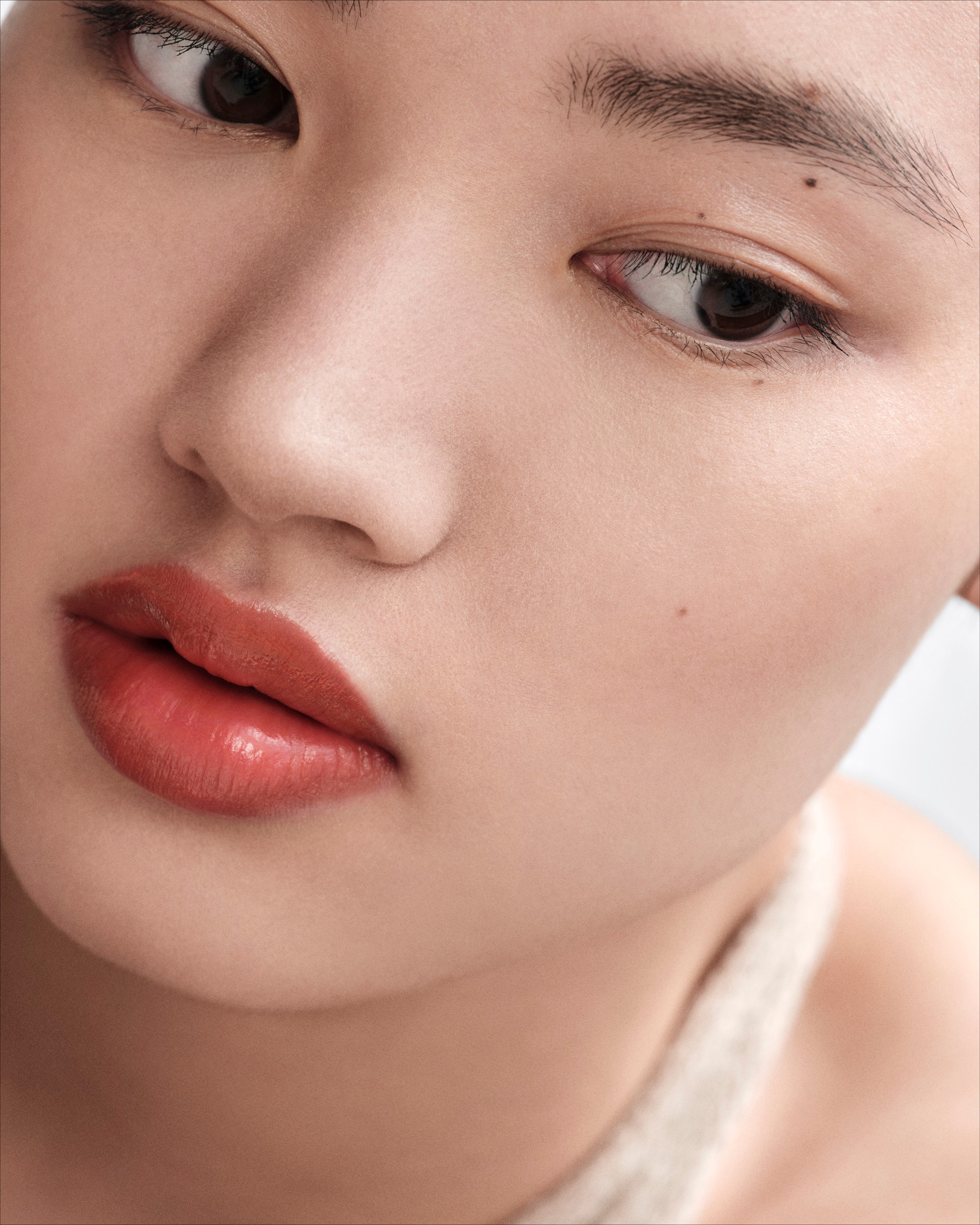 Prada Optimizing Care lip balm - U011 - NOISETTE - 5