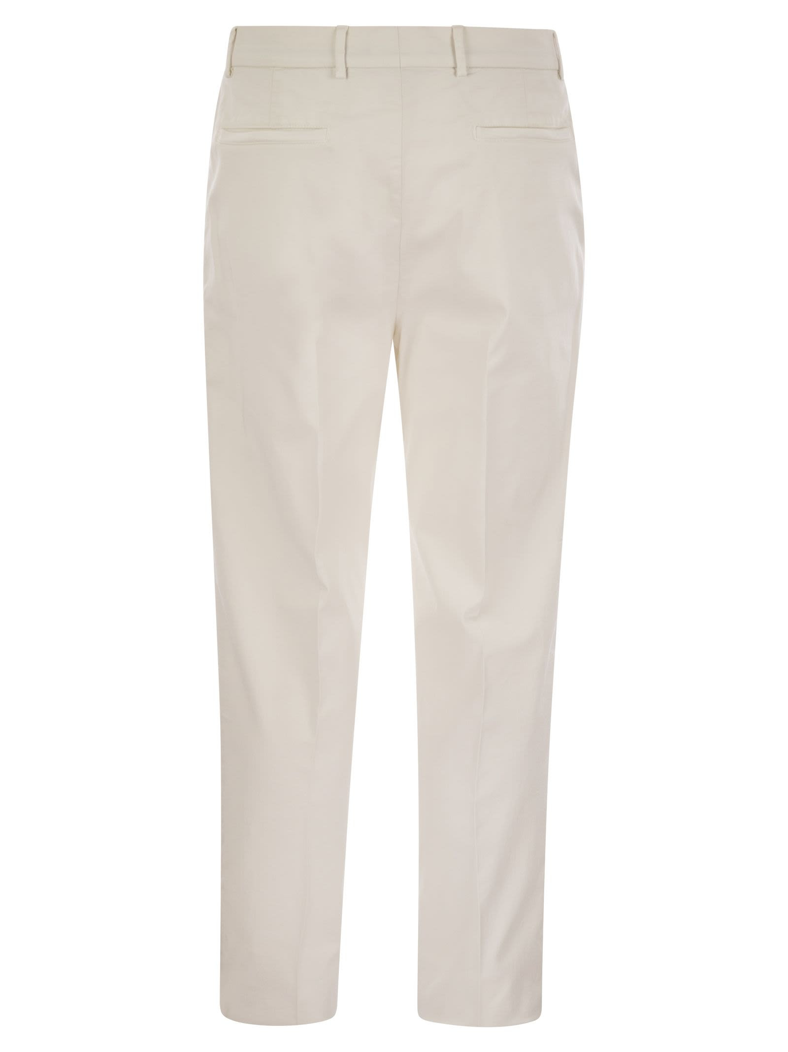 Brunello Cucinelli Men Garment-Dyed Leisure Fit Trousers In American Pima Comfort Cotton With Pleats - 2