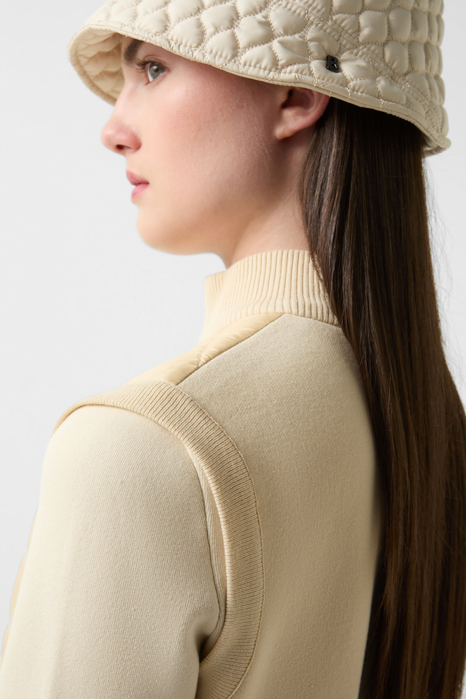 Arina knitted and quilted vest in Beige - 5
