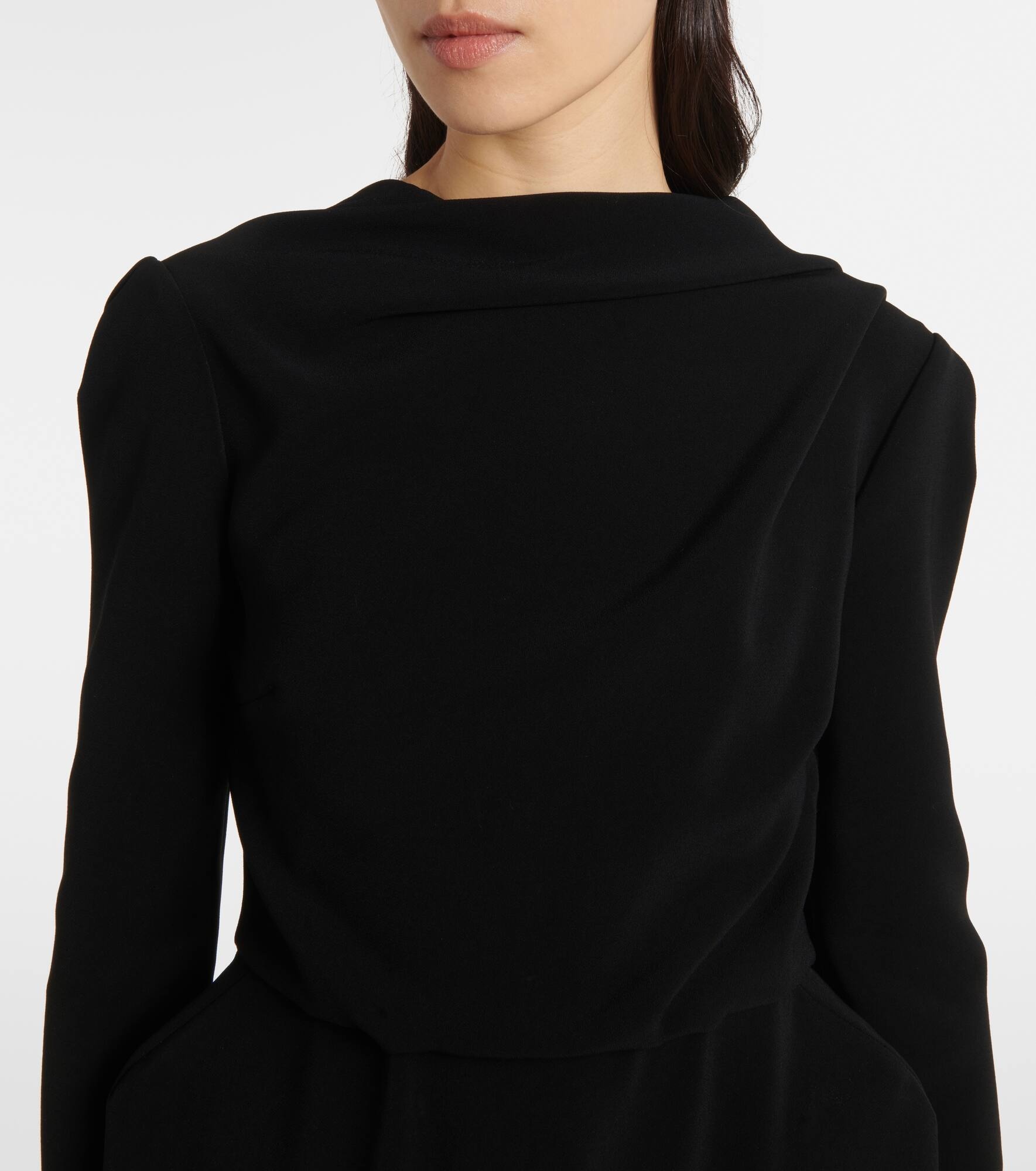 Caped crêpe gown - 4