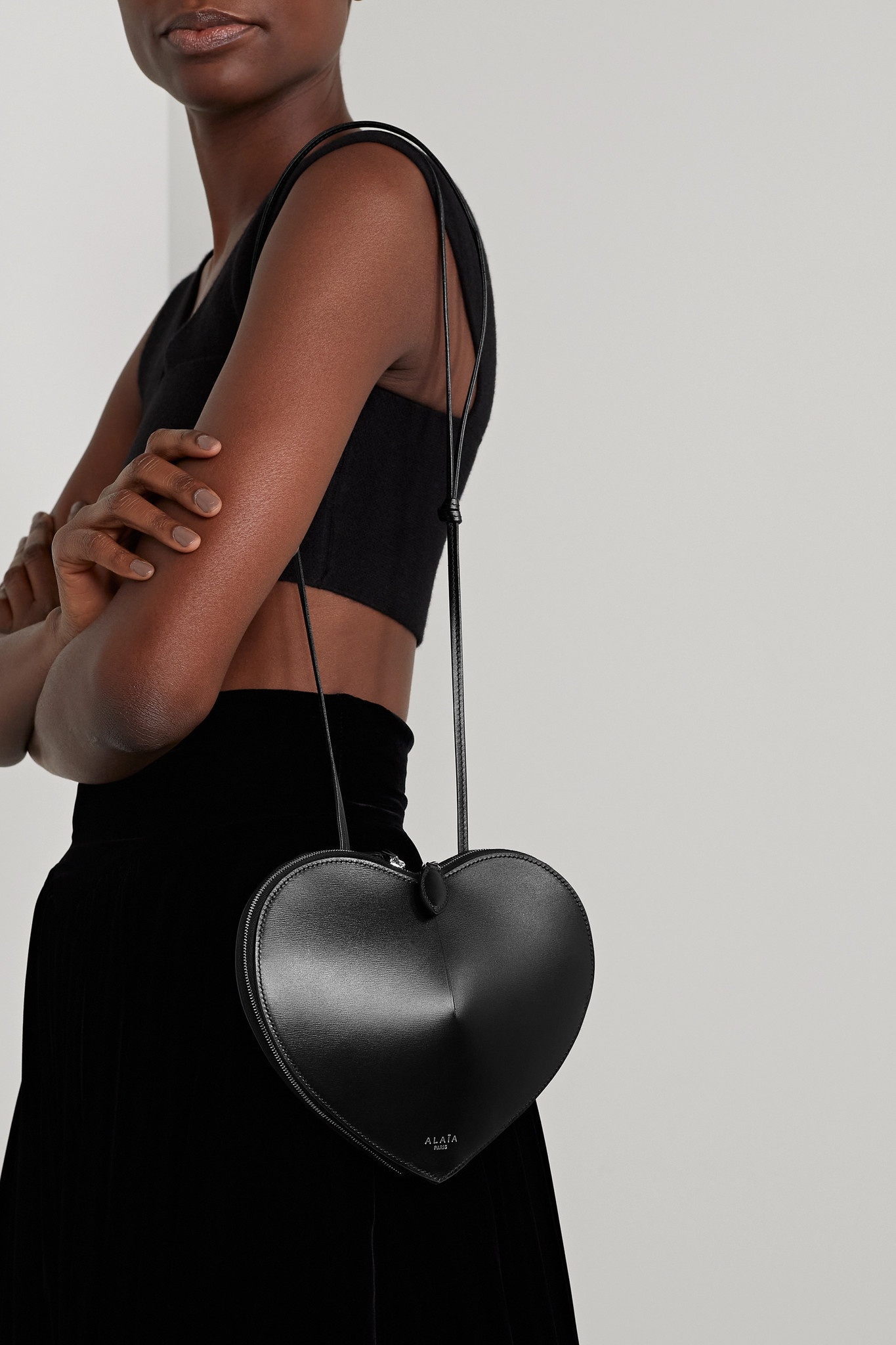 ALAÏA Le Coeur heart-shaped leather shoulder bag in 2023