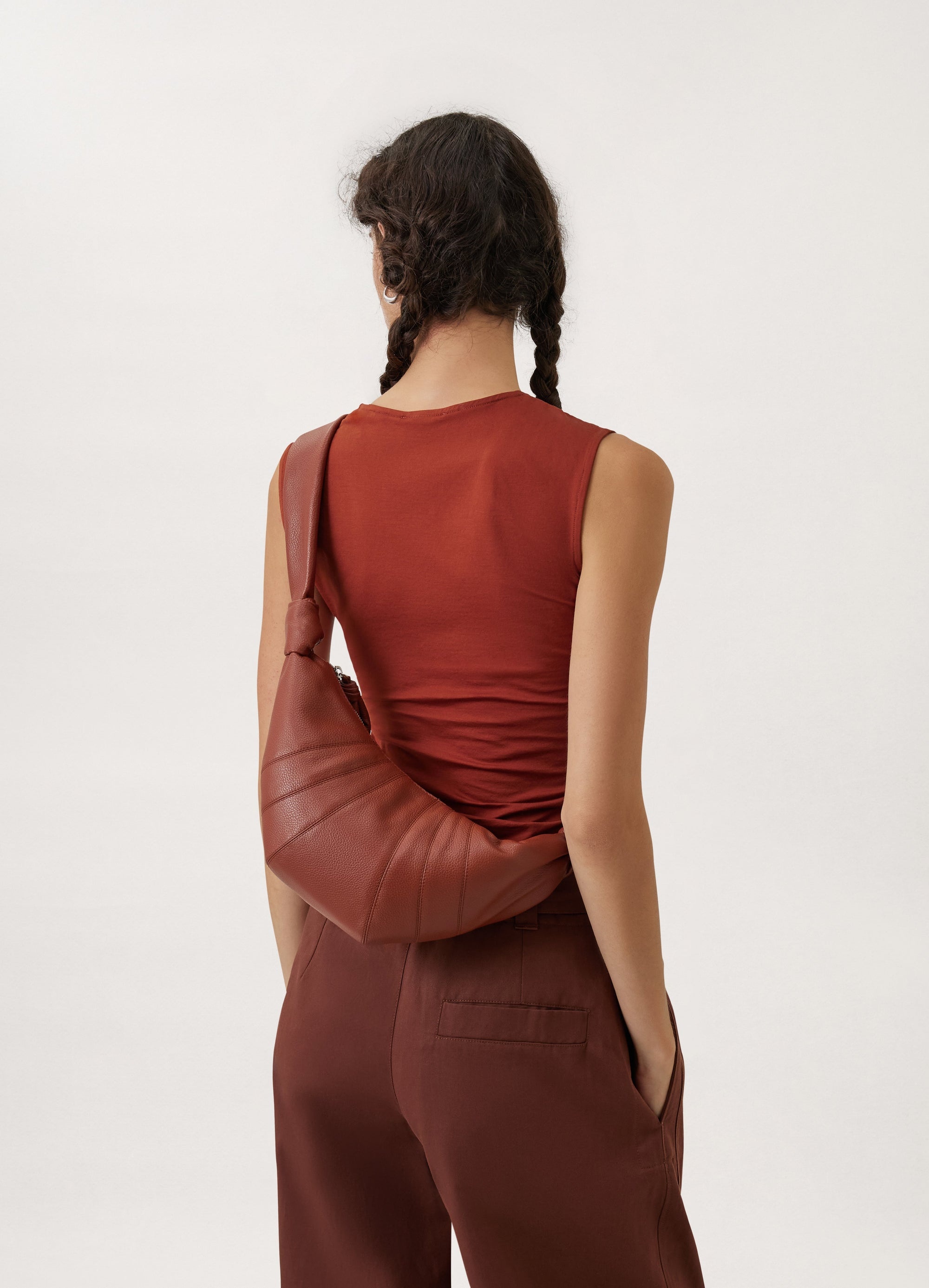 SMALL CROISSANT BAG
GRAINED LEATHER - 7