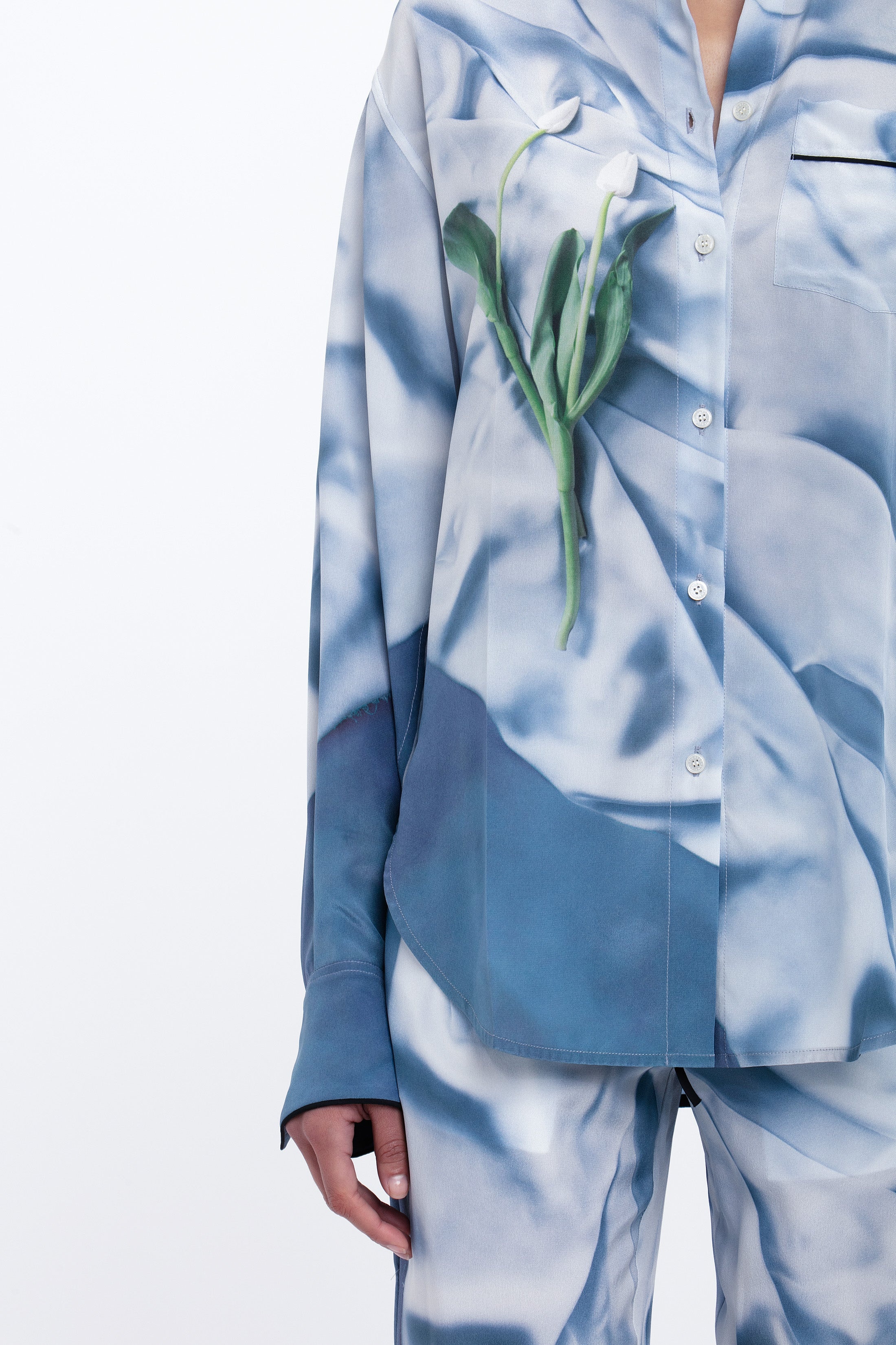 Piping Detail Pyjama Shirt In Ice Blue Satin Flowers - 5