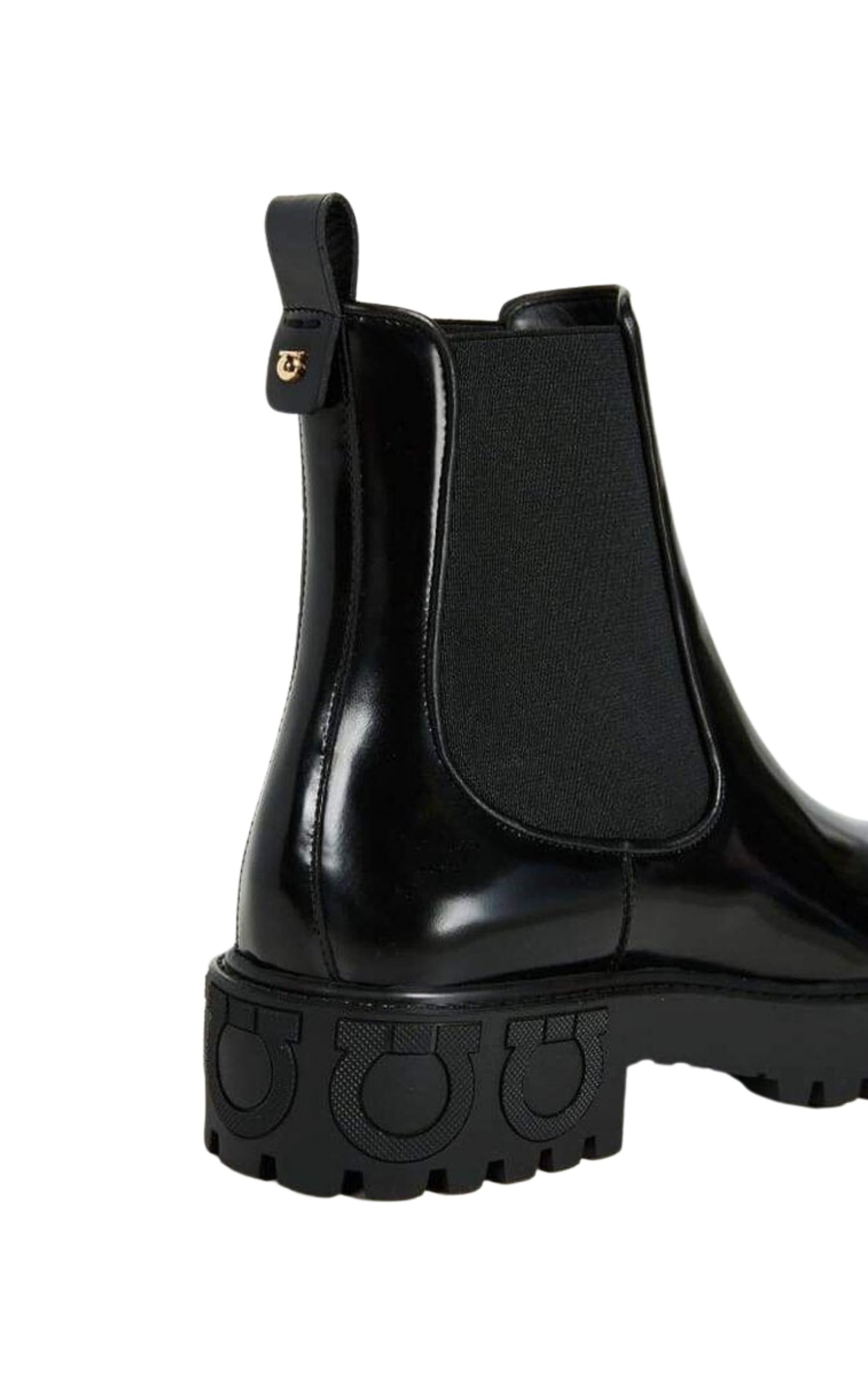 ショートブーツ・ブーティ Varsi Leather Gancini-Sole Chelsea Boots Salvatore Ferragamo Varsi Leather Gancini-Sole Chelsea Boots