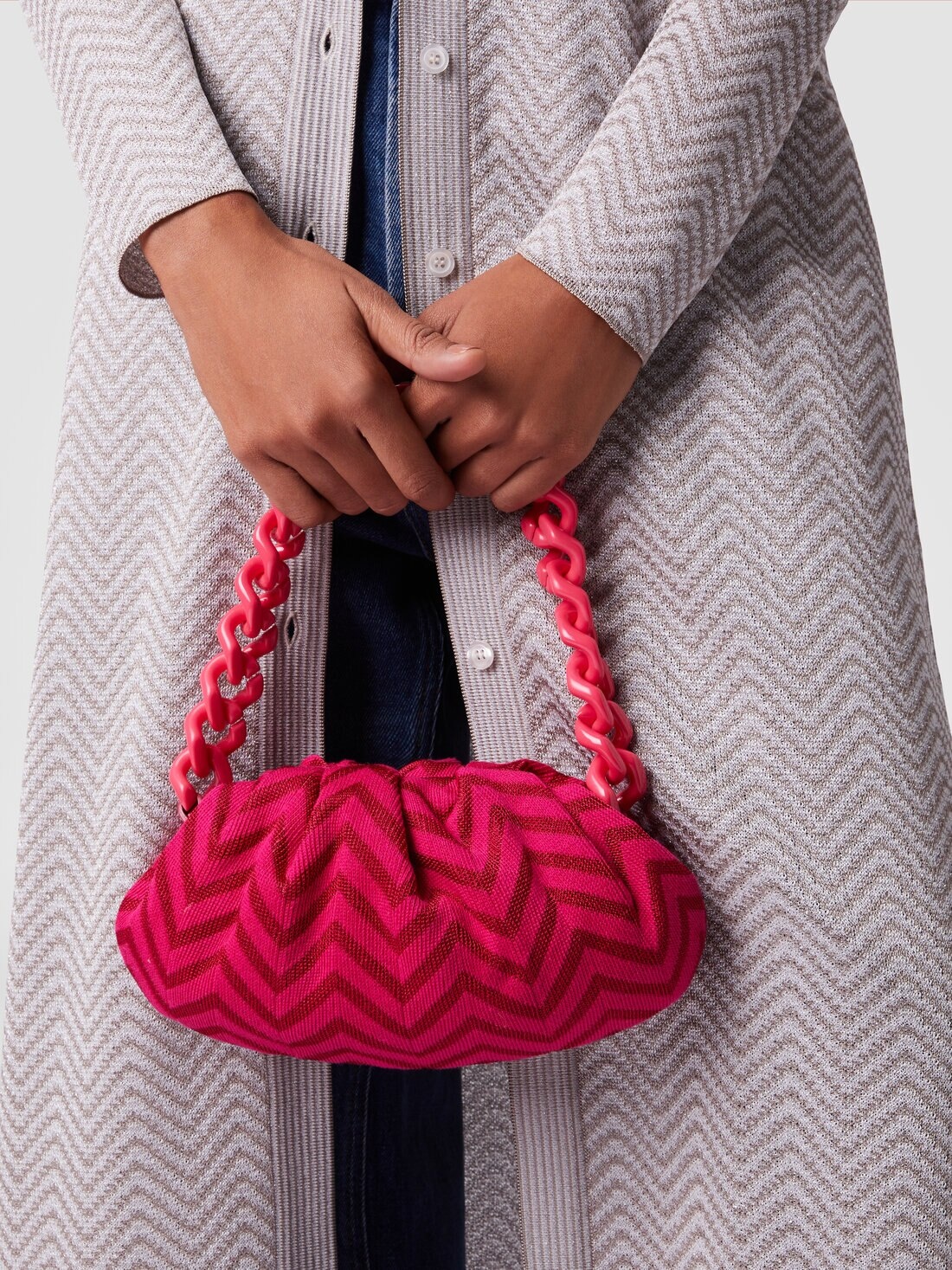 Zig zag cotton blend pouch with chain strap - 5