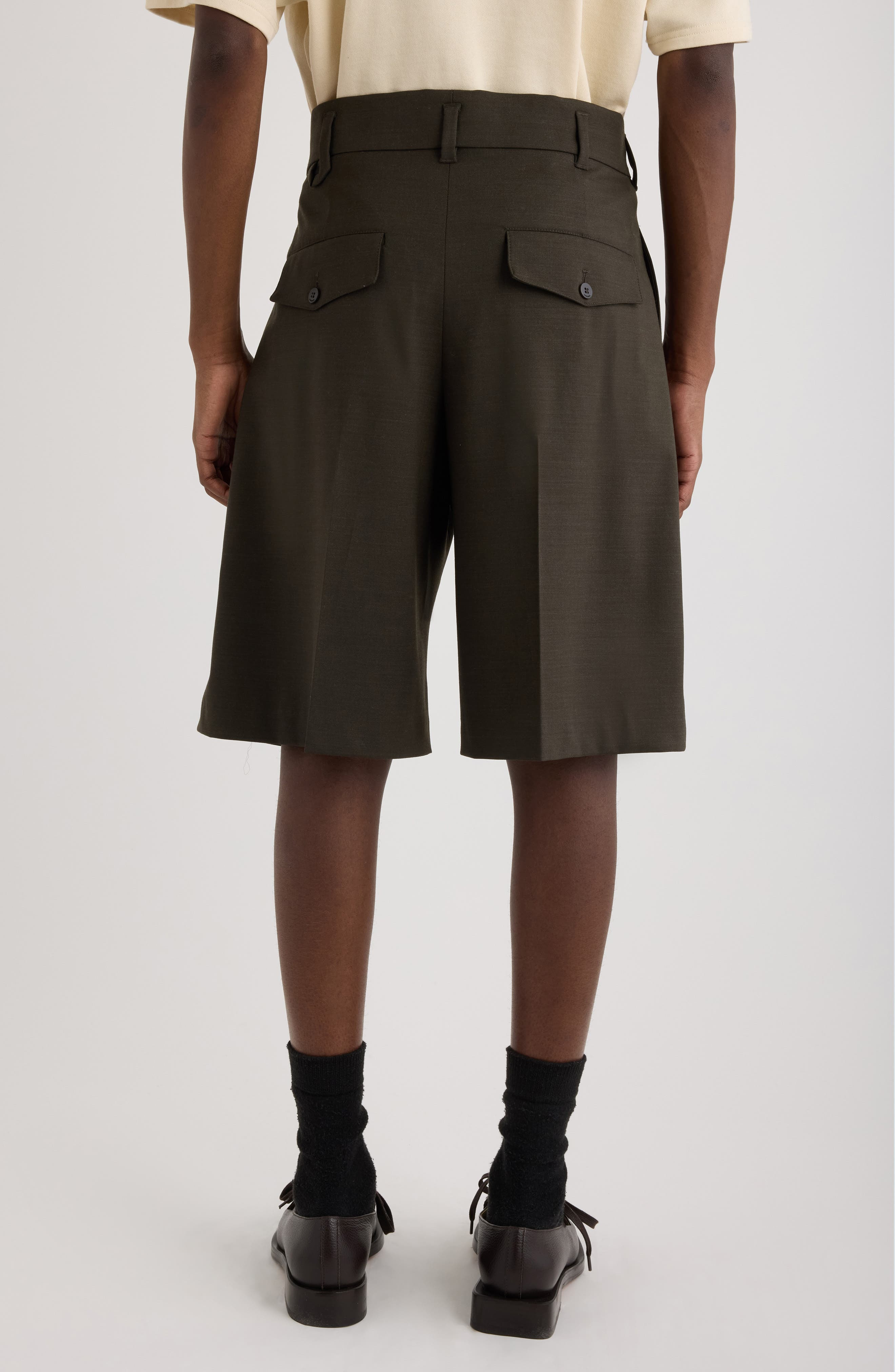 Jacquemus Le Short Ovalu Pleated Stretch Virgin Wool Shorts in Dark Khaki at Nordstrom - 3