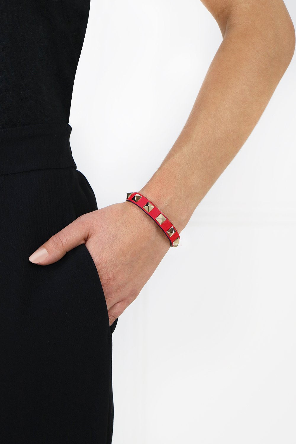 ROCKSTUD LEATHER CUFF ROUGE - 2