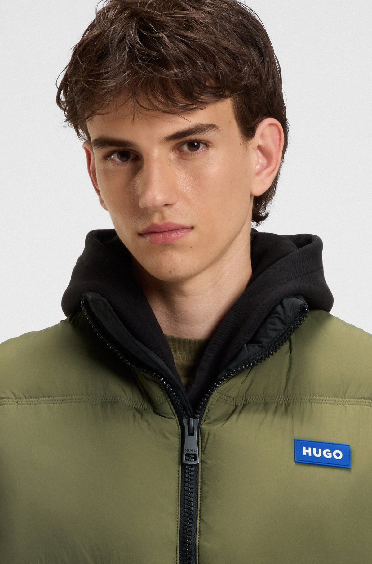 WATER-REPELLENT GILET WITH BLUE LOGO BADGE - 5