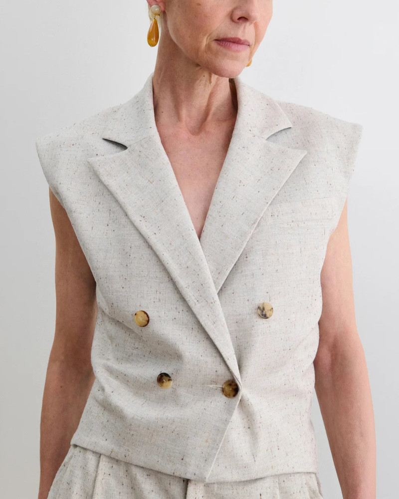 COMEAU VEST 6
