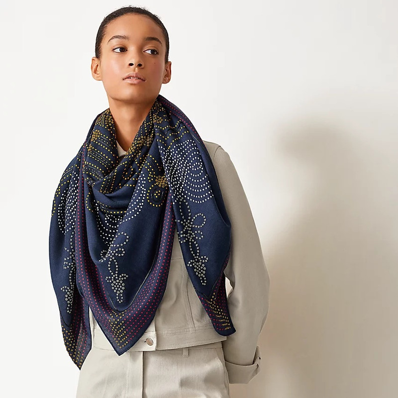 Brandebourgs Points embroidered giant scarf 3