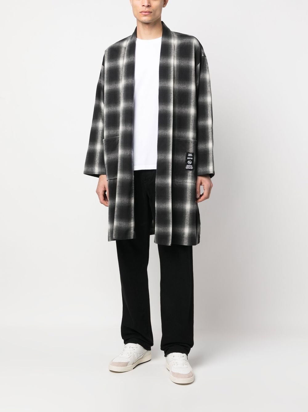 checkerboard print belted coat - 2