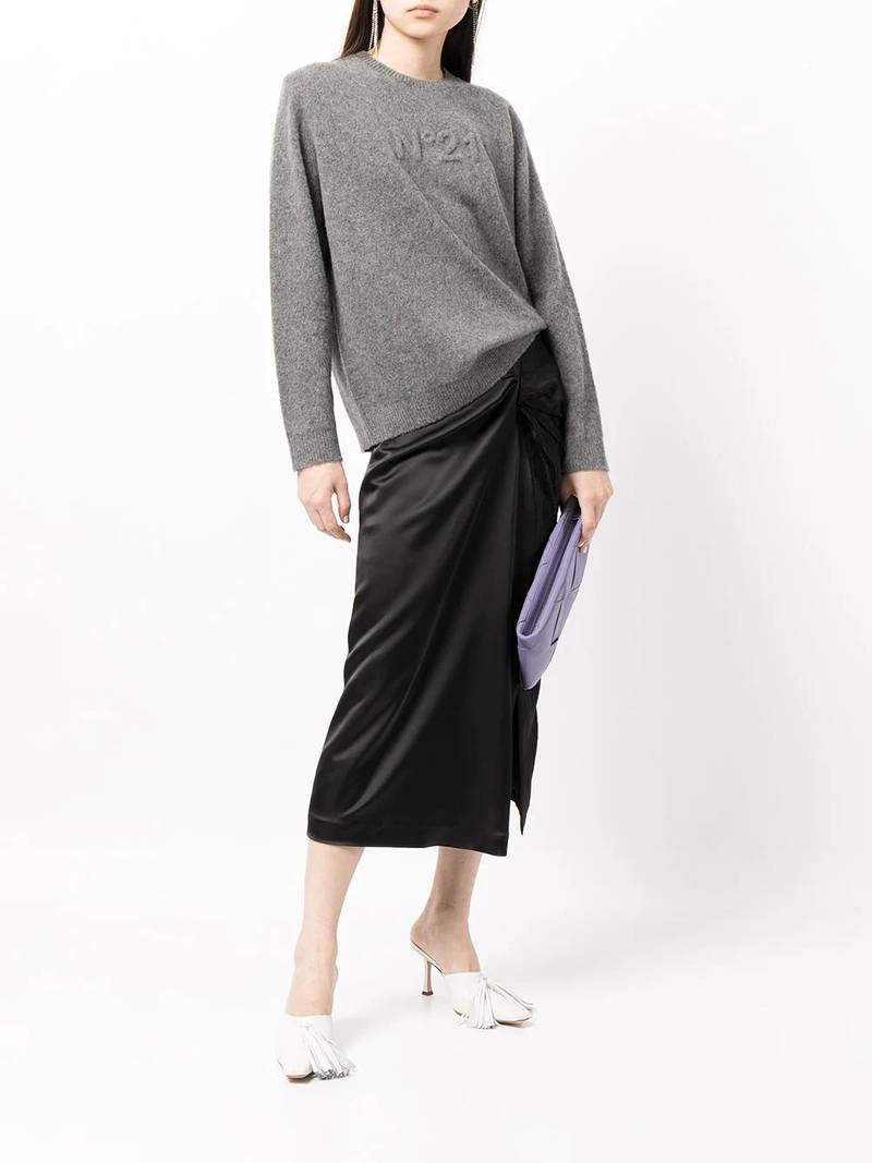 N°21 embossed logo jumper outlook