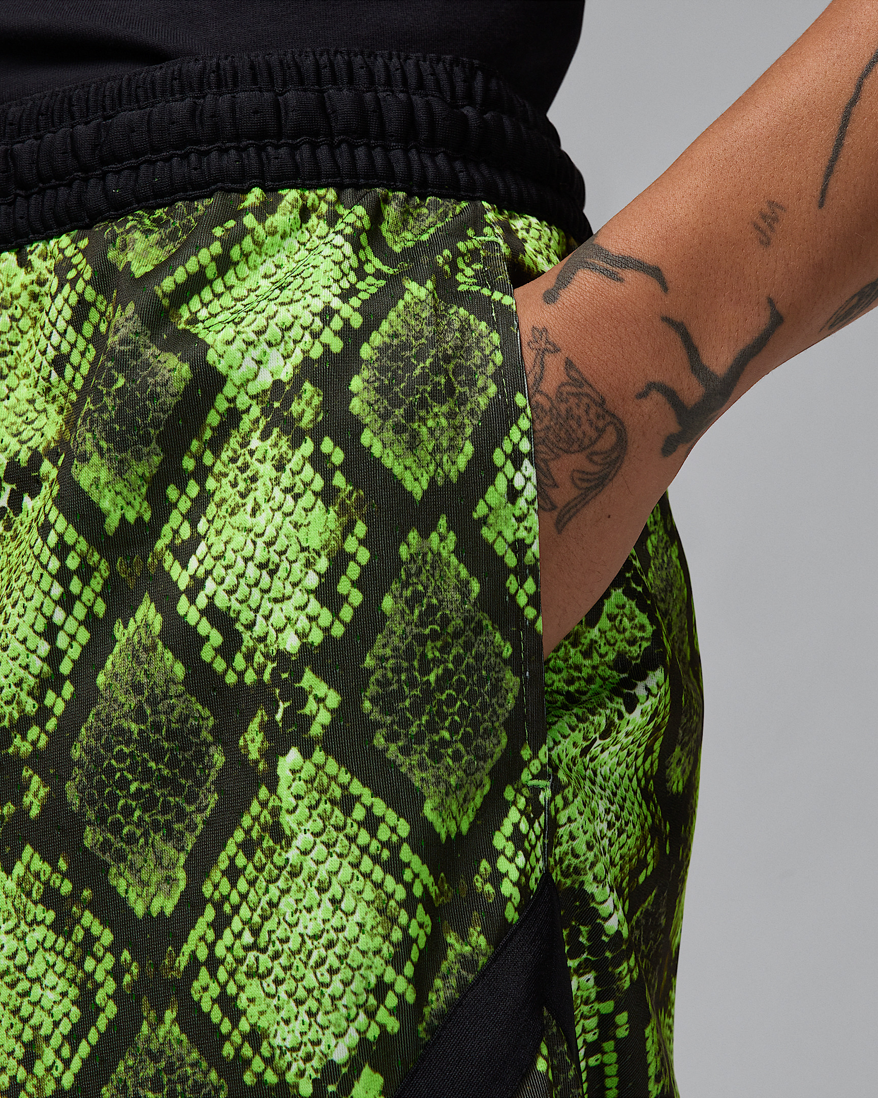 Jordan Sport Men's Dri-FIT Mesh Diamond Shorts - 4