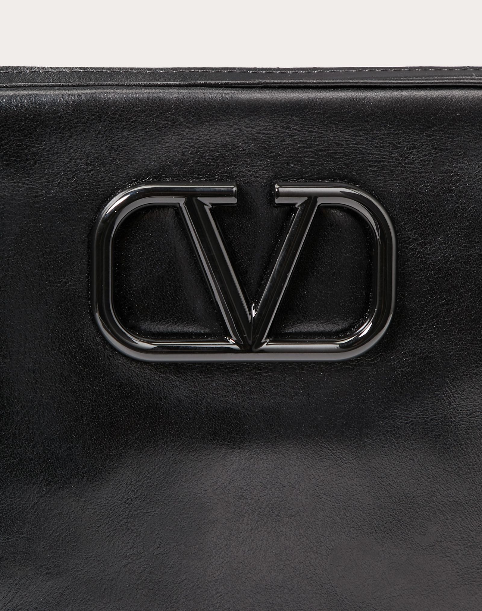 VLogo Signature Leather Clutch - 5