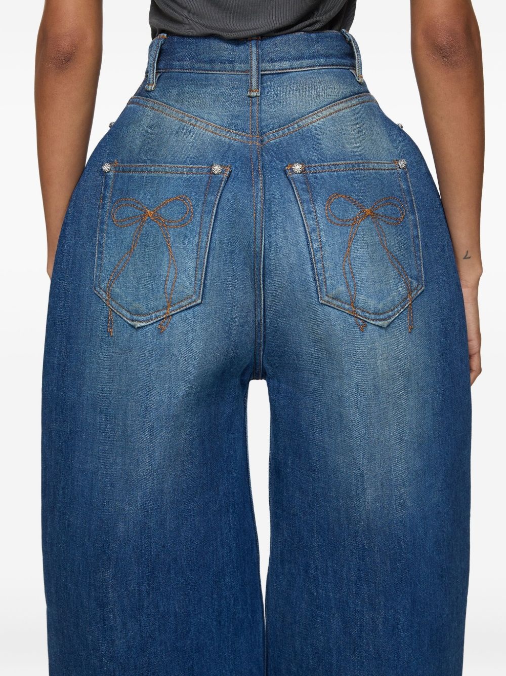 high-waisted jeans - 5