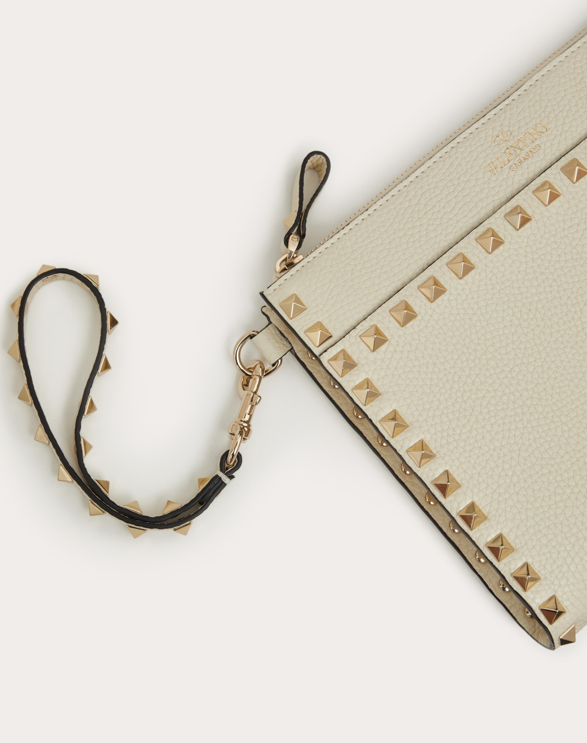 ROCKSTUD GRAINY CALFSKIN POUCH - 2