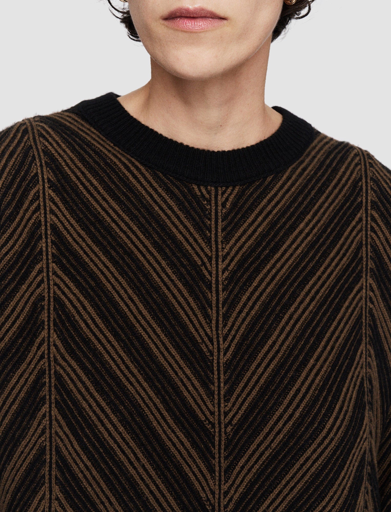 Chevron Ribbed Round Neck Jumper - 5