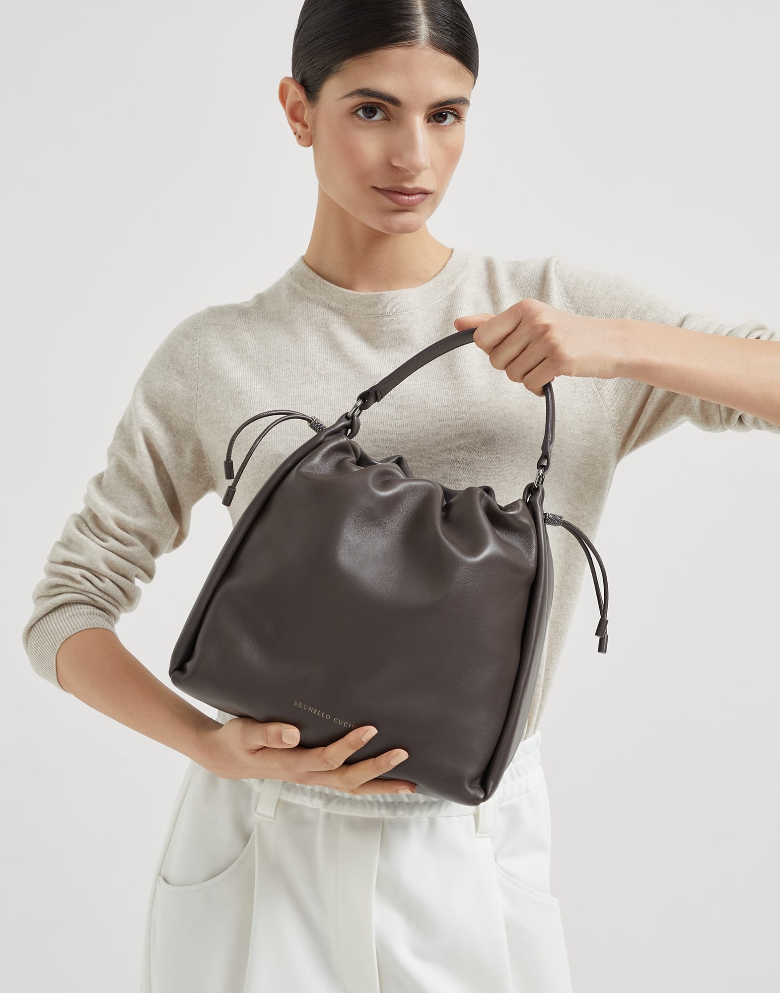 ハンドバッグ Brunello Cucinelli Mellow Bucket Leather Handbag With Monili Small Soft Leather Mellow Bucket bag for Woman in Brown