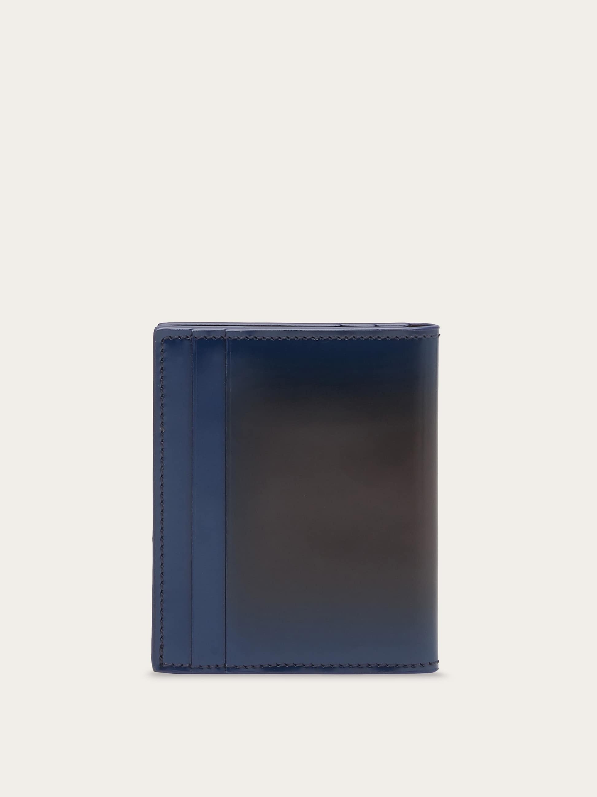 Credit card holder with nuanced detailing - 3